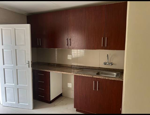 1 bed property to rent in HIGHLANDS NORTH